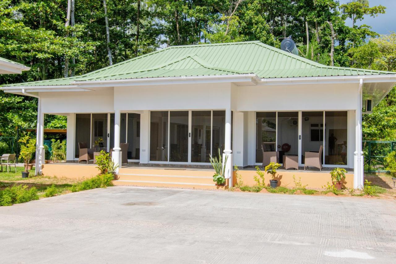 Macmillan'S Holiday Villas Grand Anse  Extérieur photo