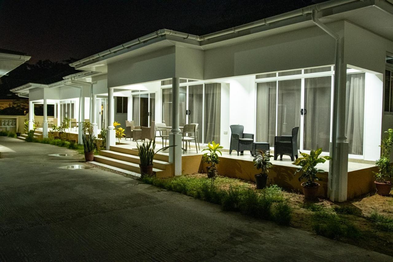 Macmillan'S Holiday Villas Grand Anse  Extérieur photo