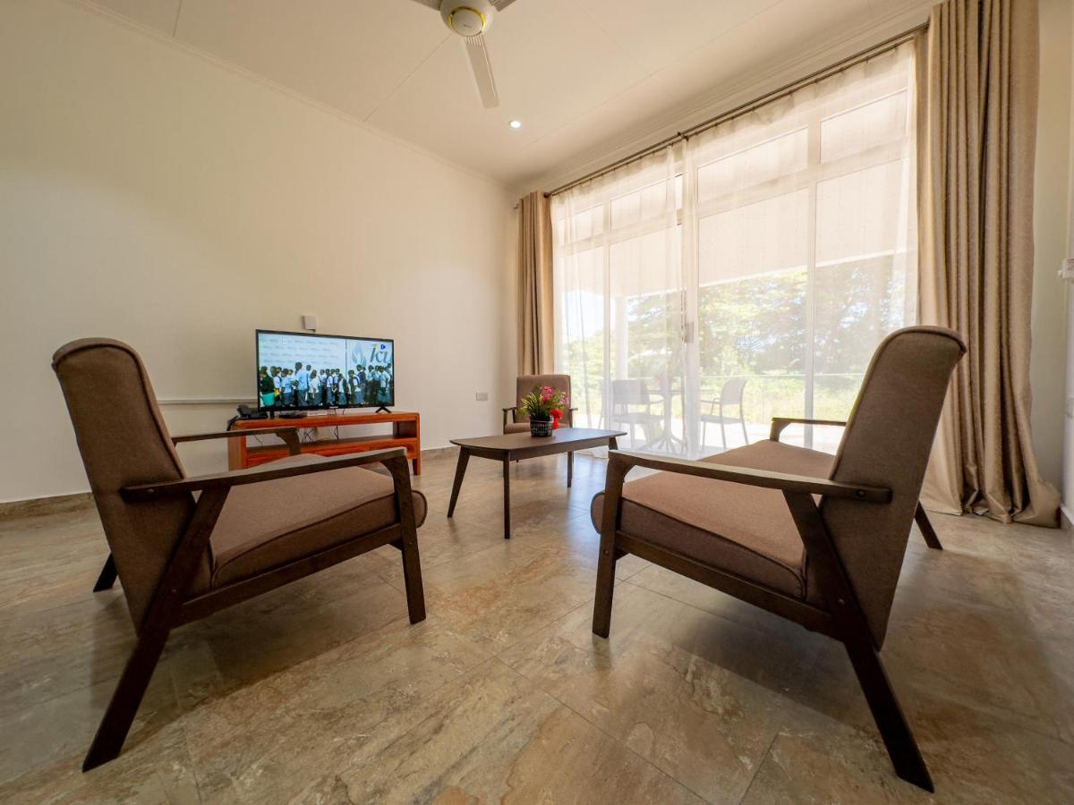Macmillan'S Holiday Villas Grand Anse  Extérieur photo