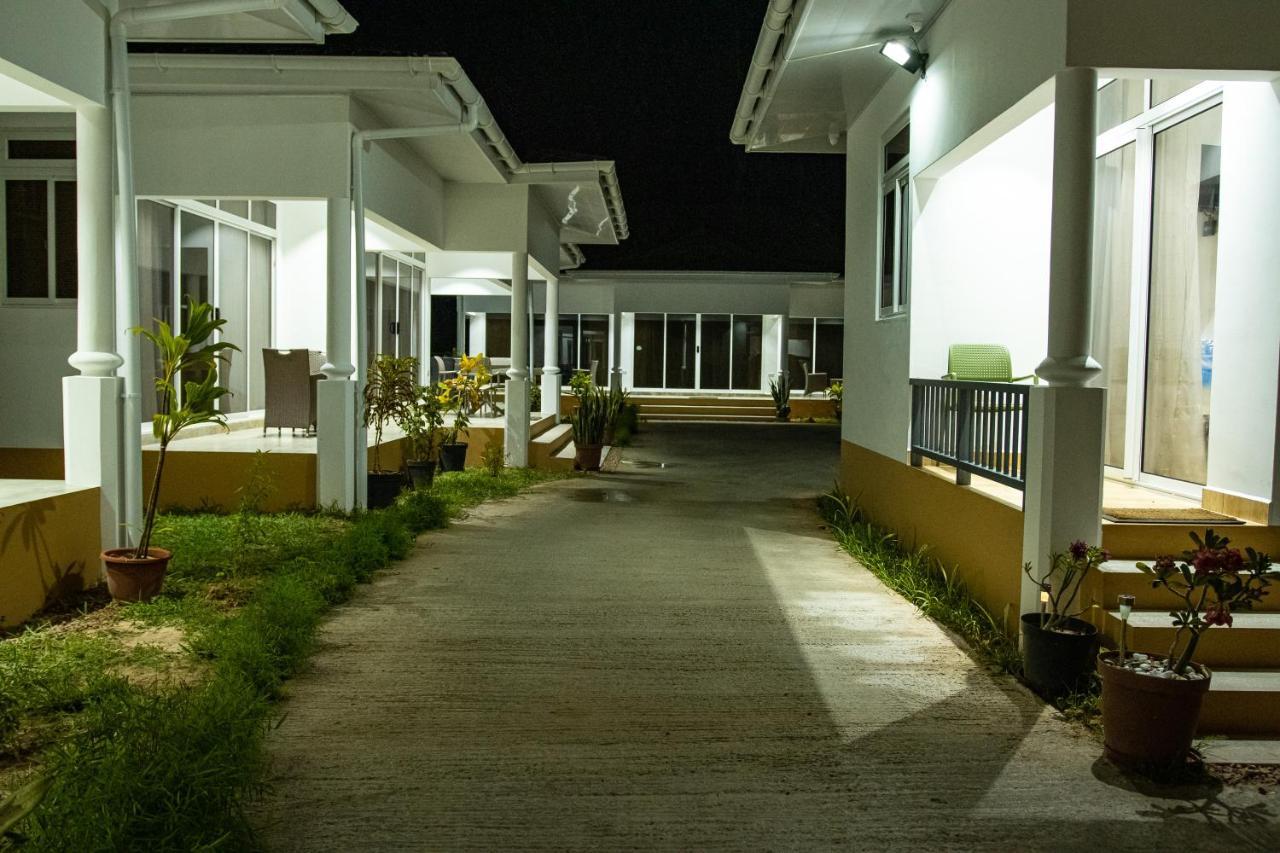 Macmillan'S Holiday Villas Grand Anse  Extérieur photo