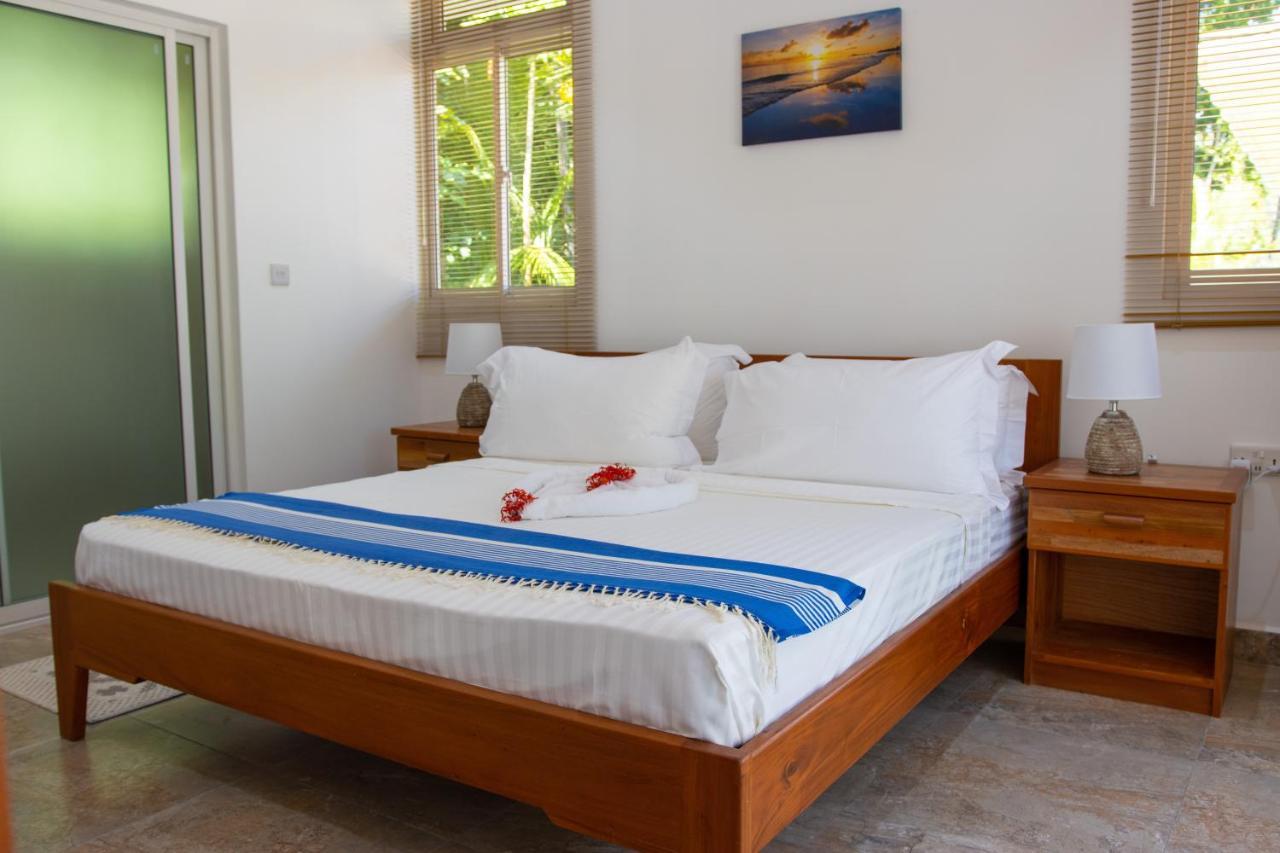 Macmillan'S Holiday Villas Grand Anse  Extérieur photo